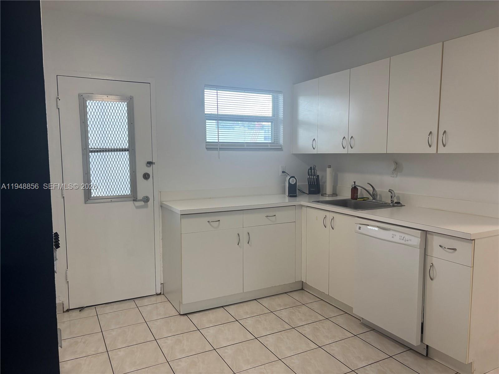 1300 Lincoln Road, Unit B302 Miami Beach, FL 33139 - Photo 5 of 15
