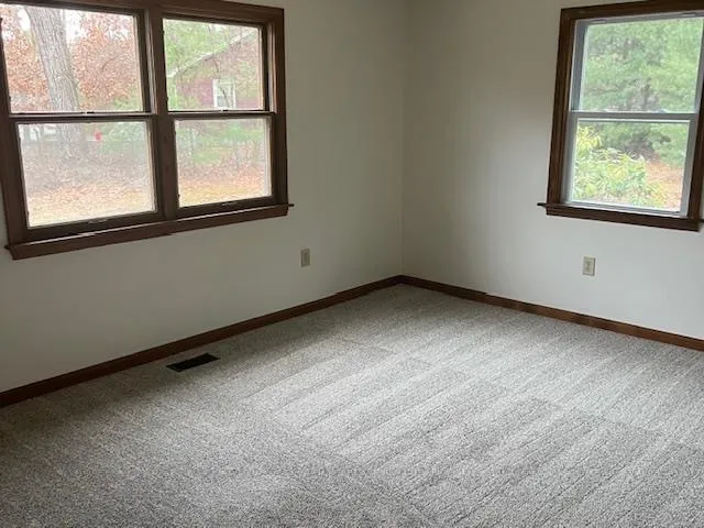 $2,500 | 286 Lowell Road, Hudson, NH 03051