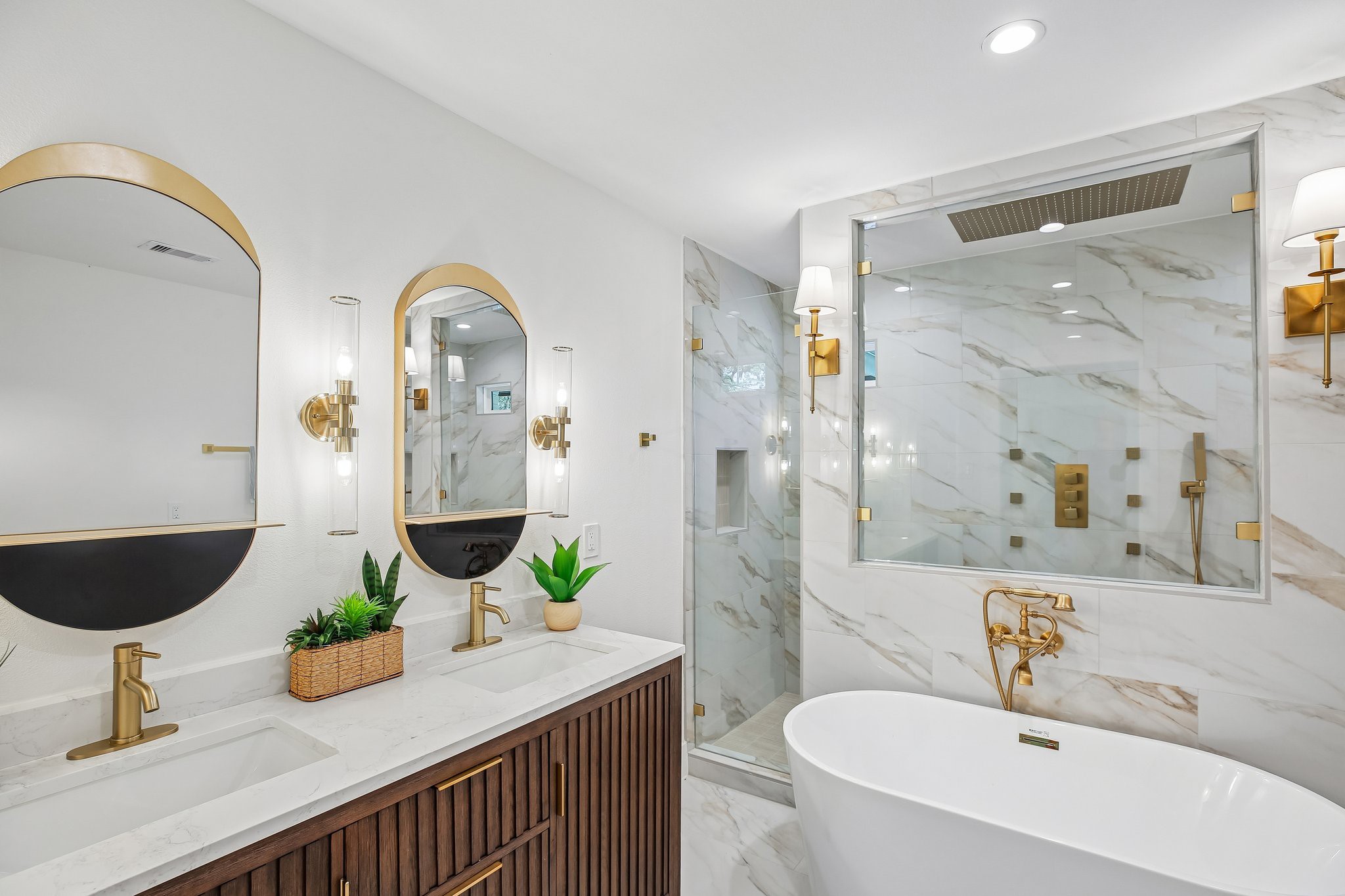 98 Pin Oak Lane Hempstead, TX 77445 - Photo 15 of 41 Primary bathroom