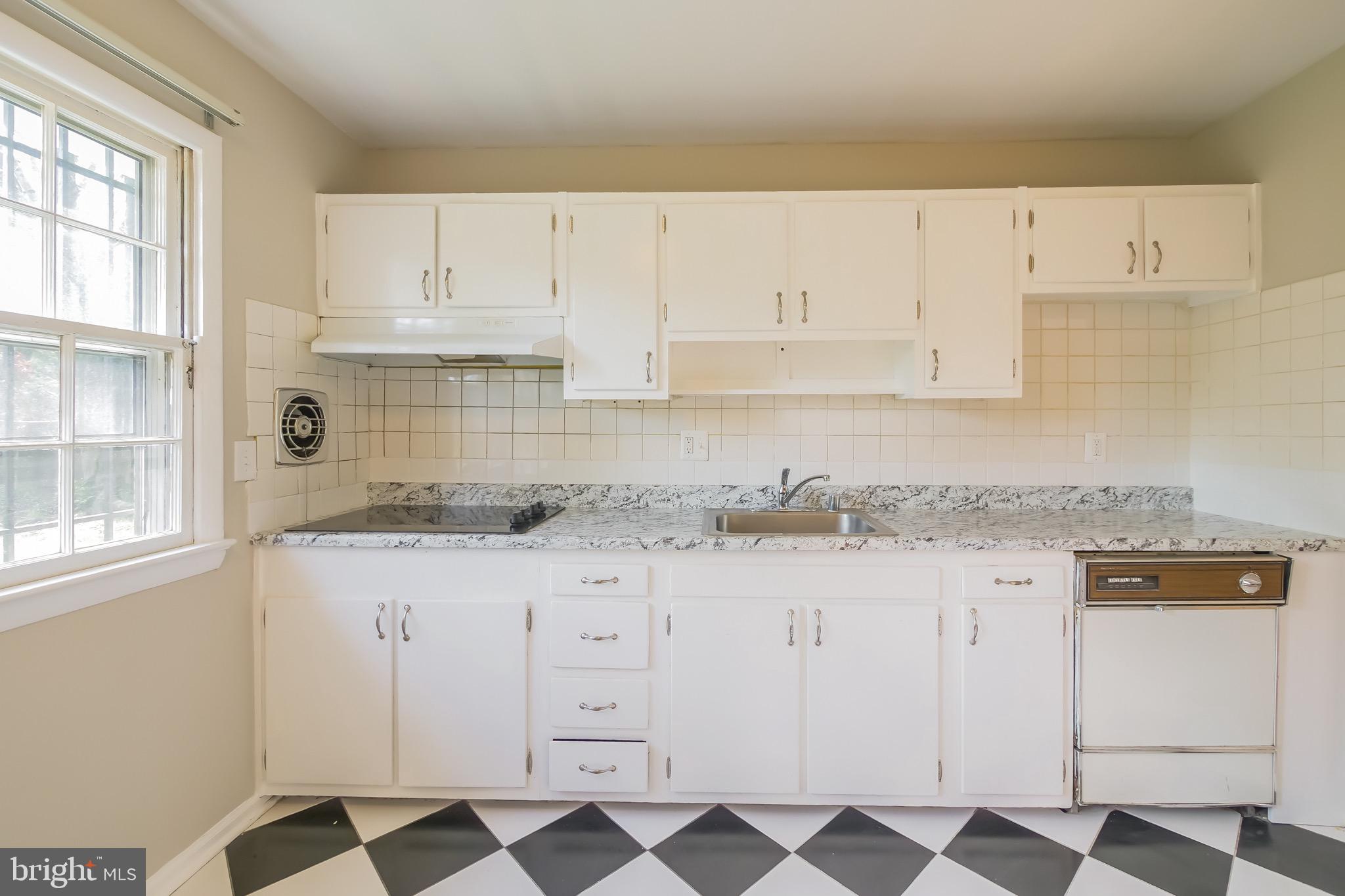 9311 Avenel Road Silver Spring, MD 20903 - Photo 12 of 30