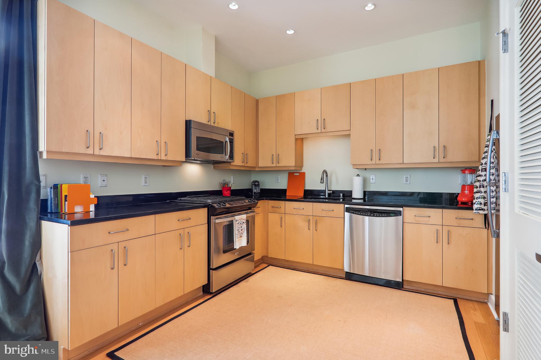 675 E Street Northwest, Unit 250 Washington, DC 20004 - Photo 8 of 19 Kitchen
