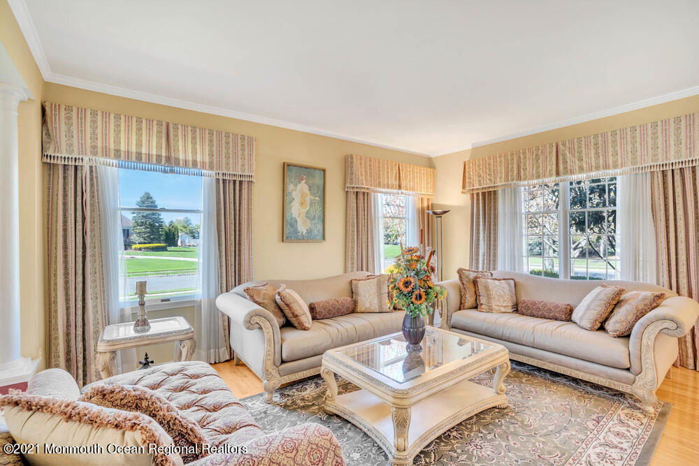 30 Red Oak Lane Freehold, NJ 07728 - Photo 18 of 73 a living room with furniture and a large window