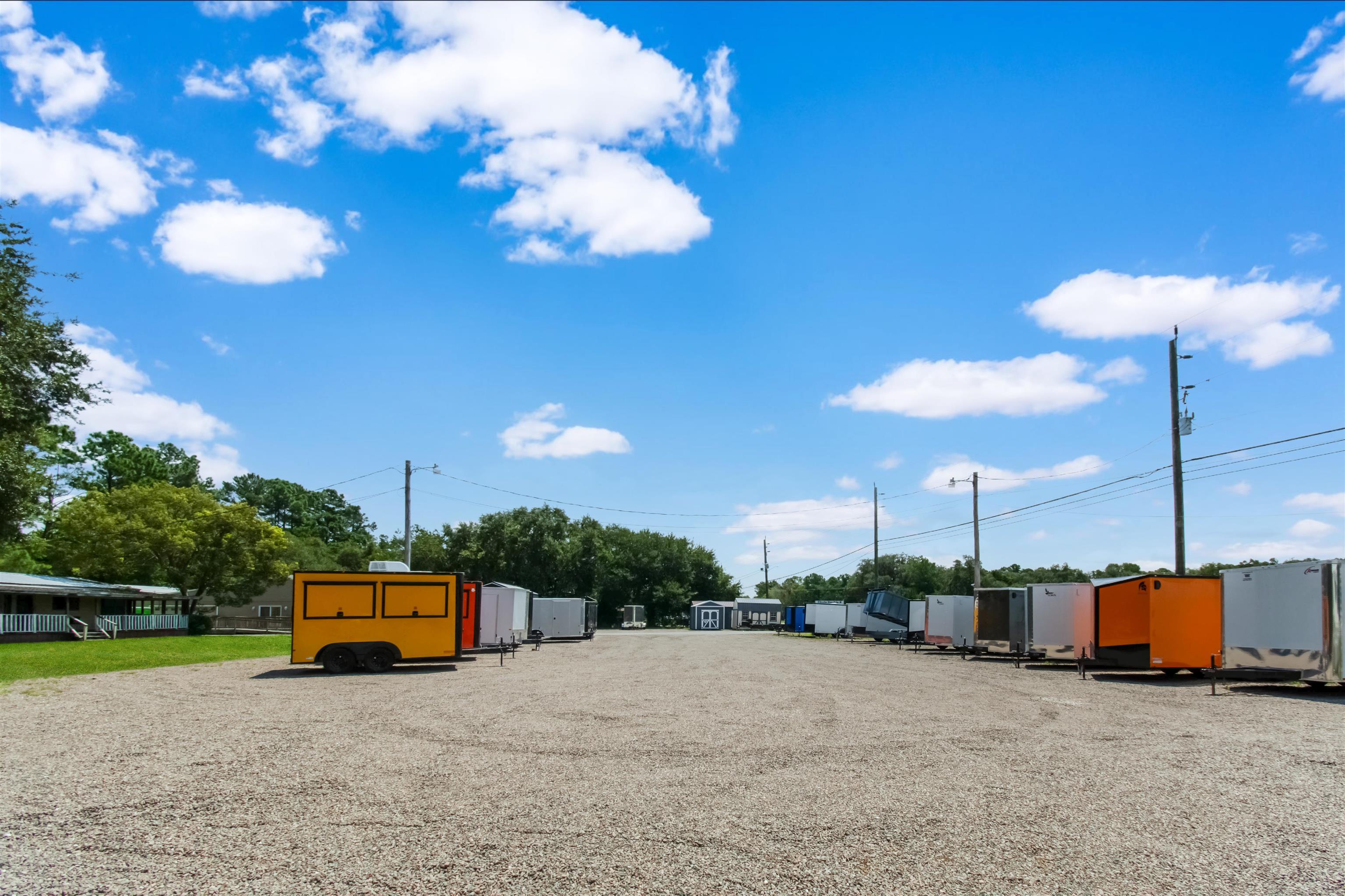 463493 State Road 200 Yulee, FL 32097 - Photo 5 of 20 a view of a television in a backyard