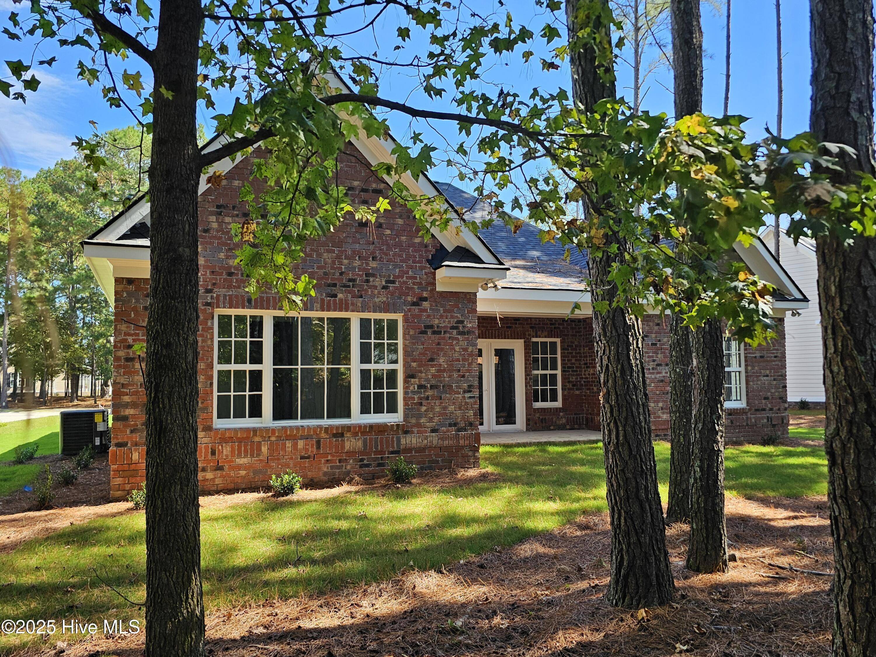 107 Village Circle Clinton, NC 28328 - Photo 4 of 21 20251004_130327