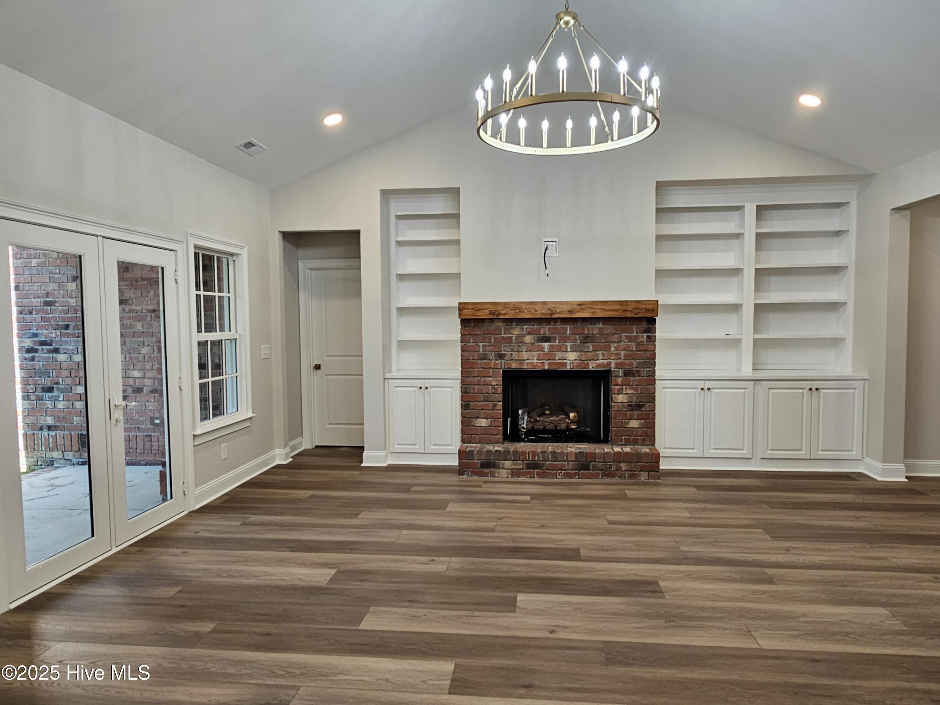 107 Village Circle Clinton, NC 28328 - Photo 8 of 21 20251004_125918 (1)