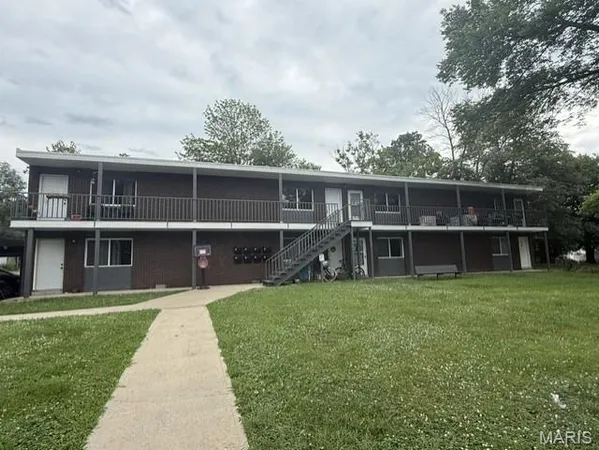 $1,050 | 919 Mulberry Street, Unit 225, Highland, IL 62249