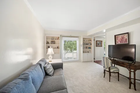 $360,000 | 134 Green Bay Road, Unit 104, Winnetka, IL 60093