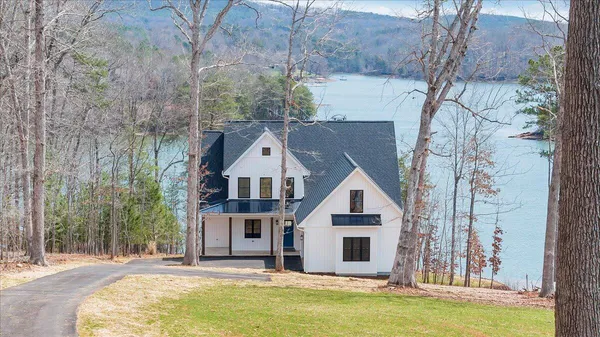 $895,000 | 1216 Runaway Bay Road, Lynch Station, VA 24571