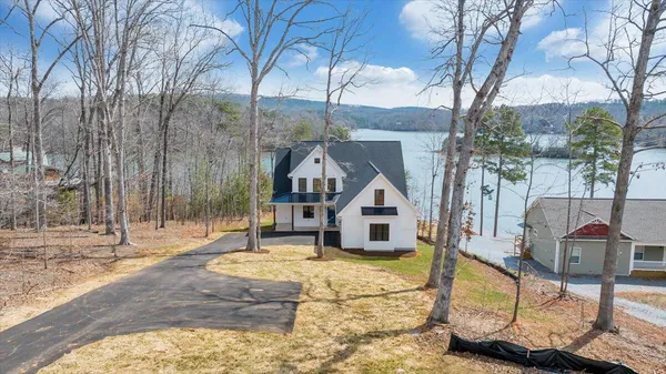 $895,000 | 1216 Runaway Bay Road, Lynch Station, VA 24571