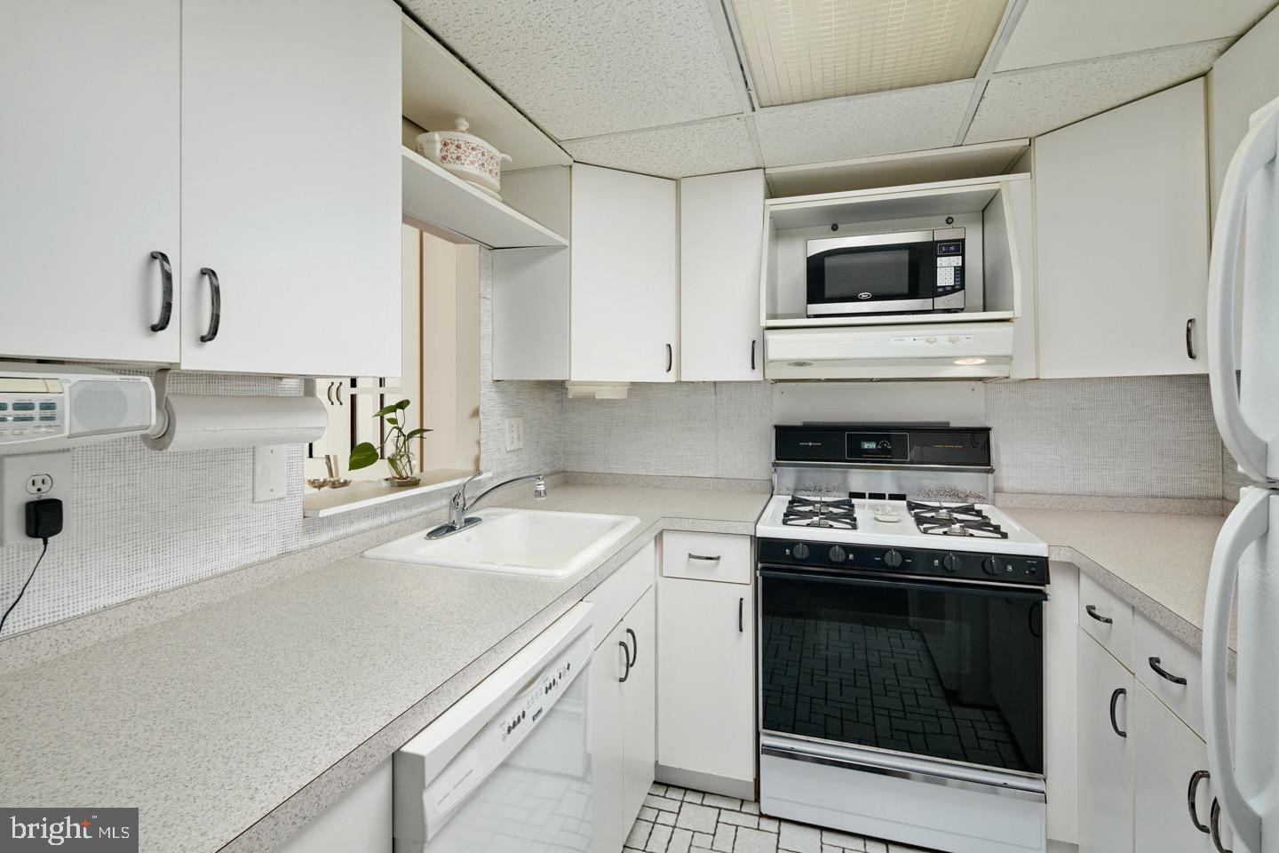 20104 Delaire Landing Road, Unit 104 Philadelphia, PA 19114 - Photo 7 of 25 Gallery Image 7