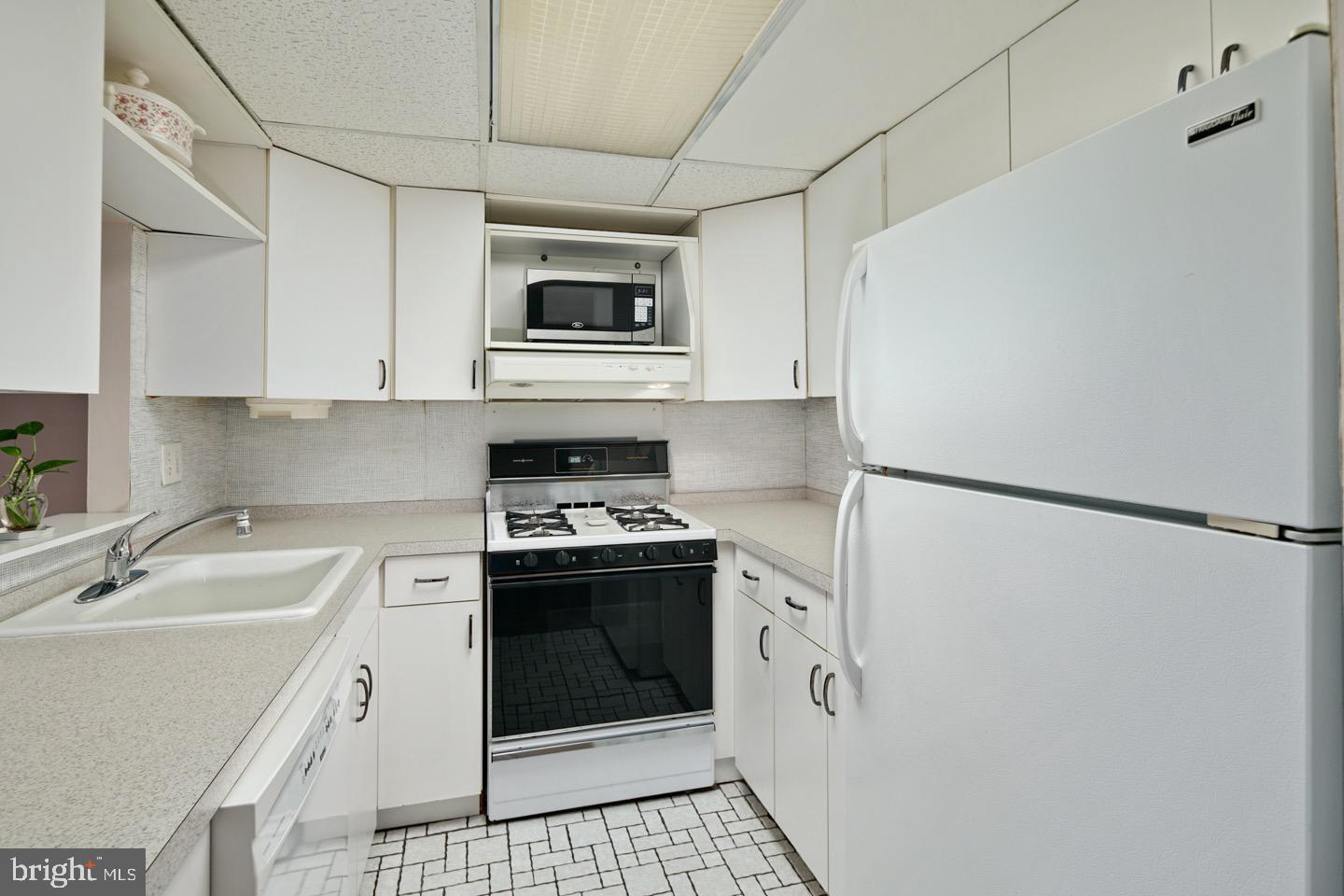 20104 Delaire Landing Road, Unit 104 Philadelphia, PA 19114 - Photo 8 of 25 Gallery Image 8