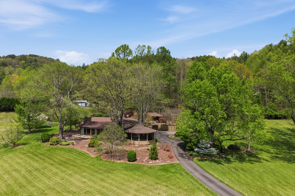 6203 Airport Road Andrews, NC 28901 - Photo 36 of 50 a garden view with a seating space