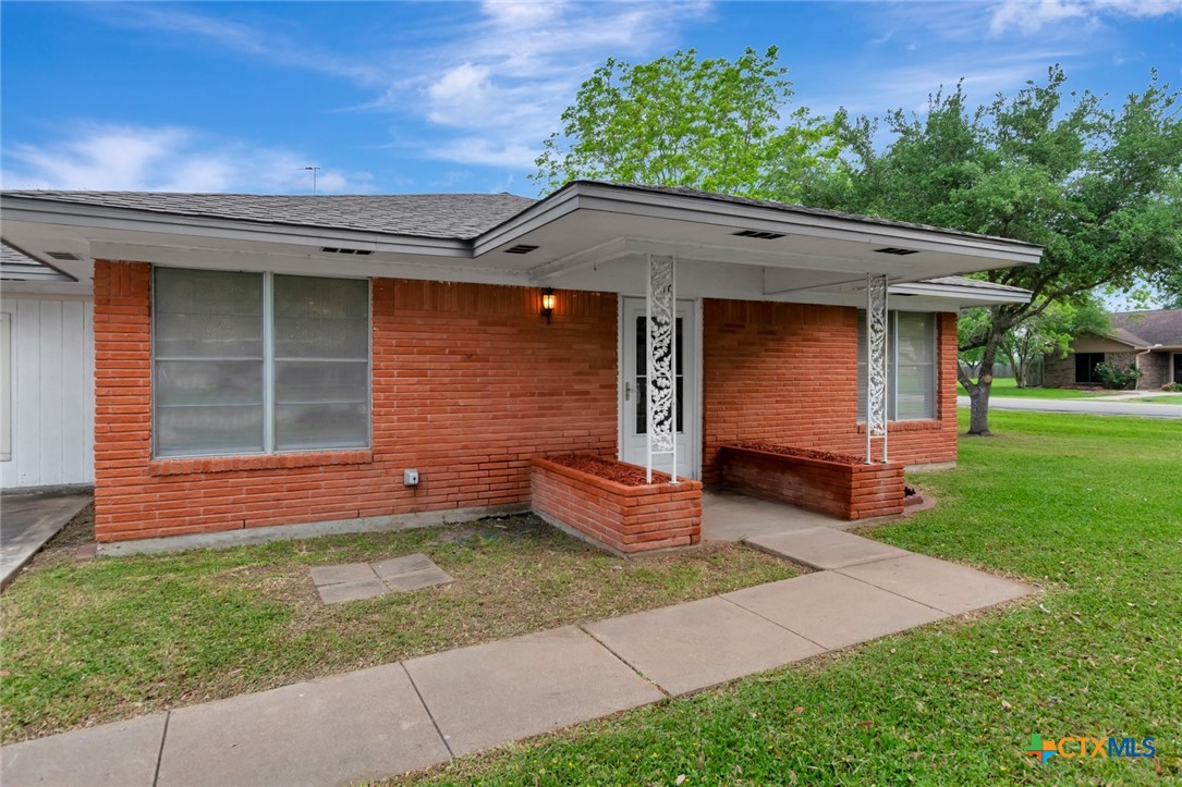 110 Marx Street Ganado, TX 77962 - Photo 2 of 25