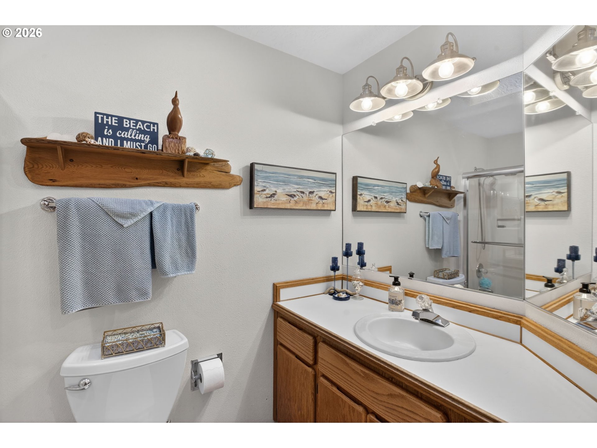 10602 Southwest Kent Street Portland, OR 97224 - Photo 22 of 31 Bathroom