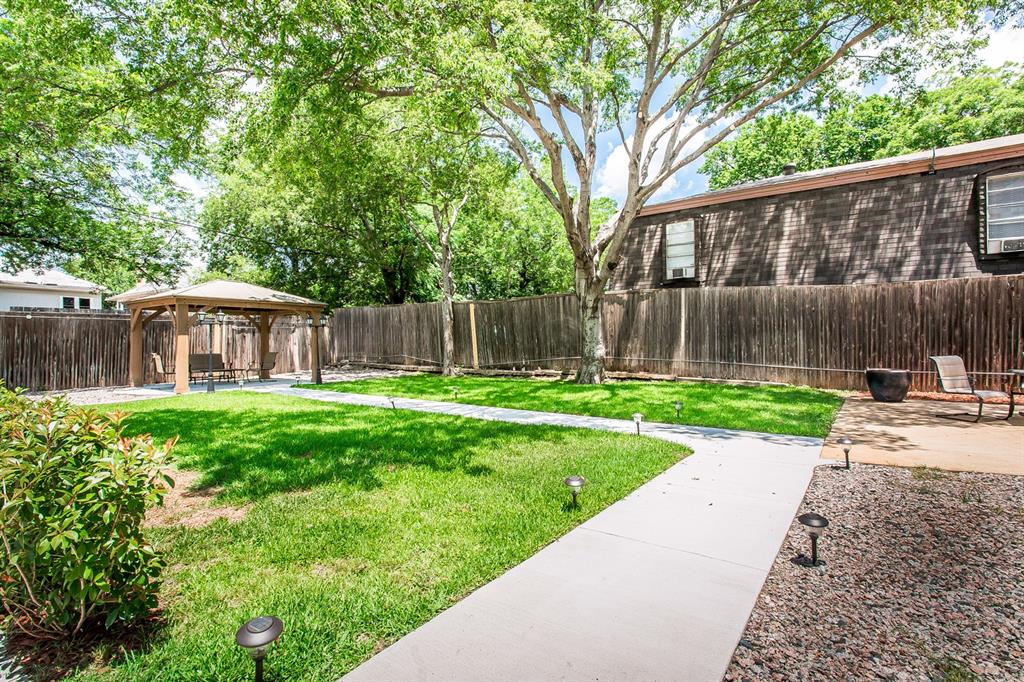 4719 Junius Street, Unit 3 Dallas, TX 75246 - Photo 28 of 38 a view of a backyard with a garden