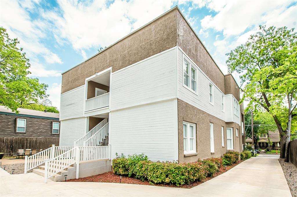 4719 Junius Street, Unit 3 Dallas, TX 75246 - Photo 34 of 38 a front view of a house with a yard
