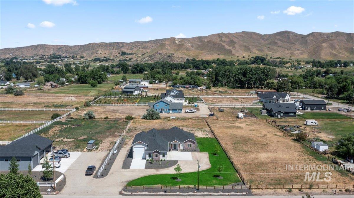 1997 Blake Road Emmett, ID 83617 - Photo 33 of 36 Photo Similar