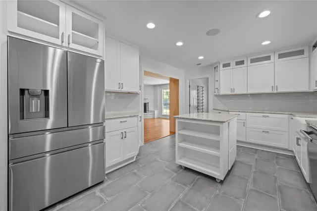 $4,600 | 4702 Bayou Vista Drive, Houston, TX 77091