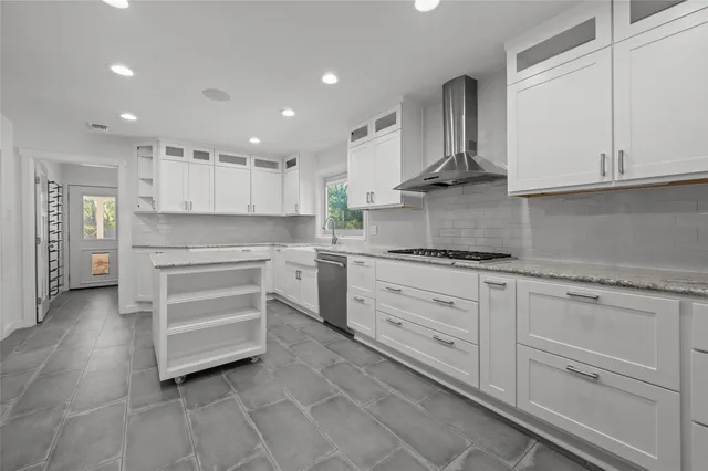 $4,600 | 4702 Bayou Vista Drive, Houston, TX 77091