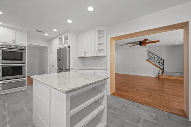 $4,600 | 4702 Bayou Vista Drive, Houston, TX 77091