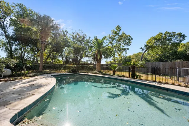 $4,600 | 4702 Bayou Vista Drive, Houston, TX 77091