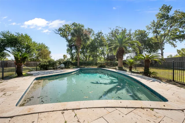 $4,600 | 4702 Bayou Vista Drive, Houston, TX 77091