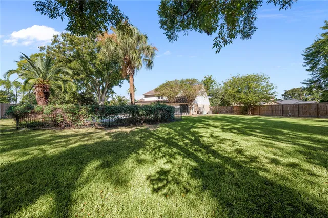 $4,600 | 4702 Bayou Vista Drive, Houston, TX 77091