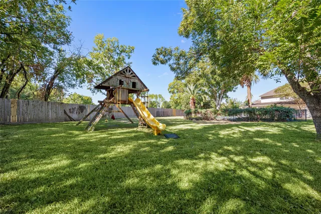 $4,600 | 4702 Bayou Vista Drive, Houston, TX 77091