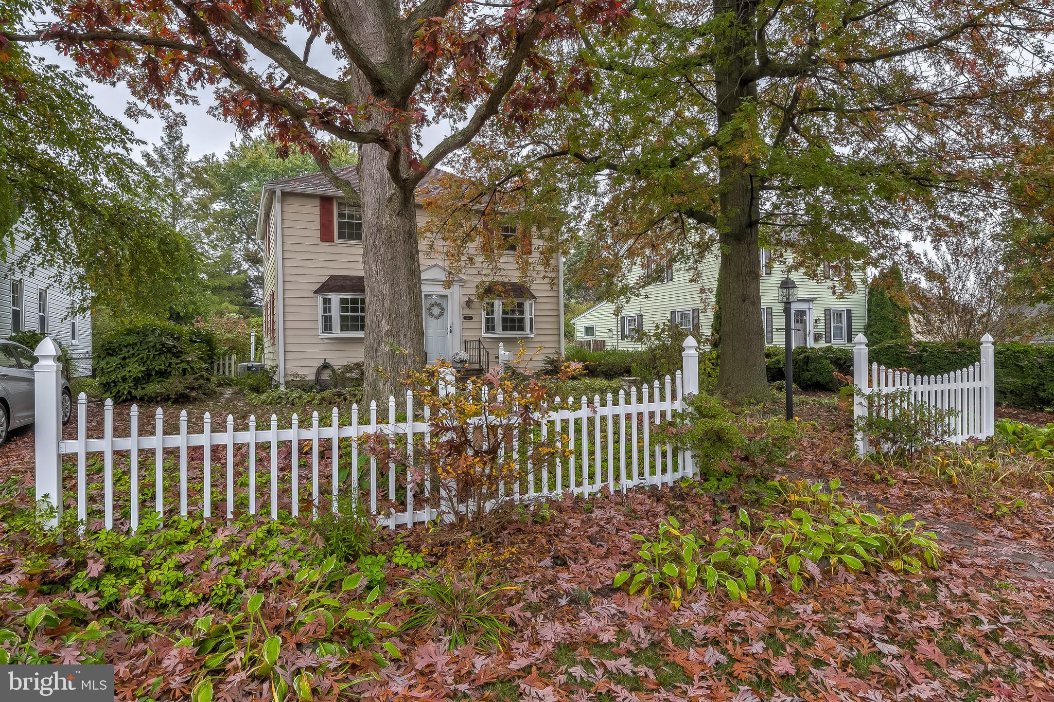 6503 Beverly Road Baltimore, MD 21239 - Photo 2 of 53 Side view - white picket fence!