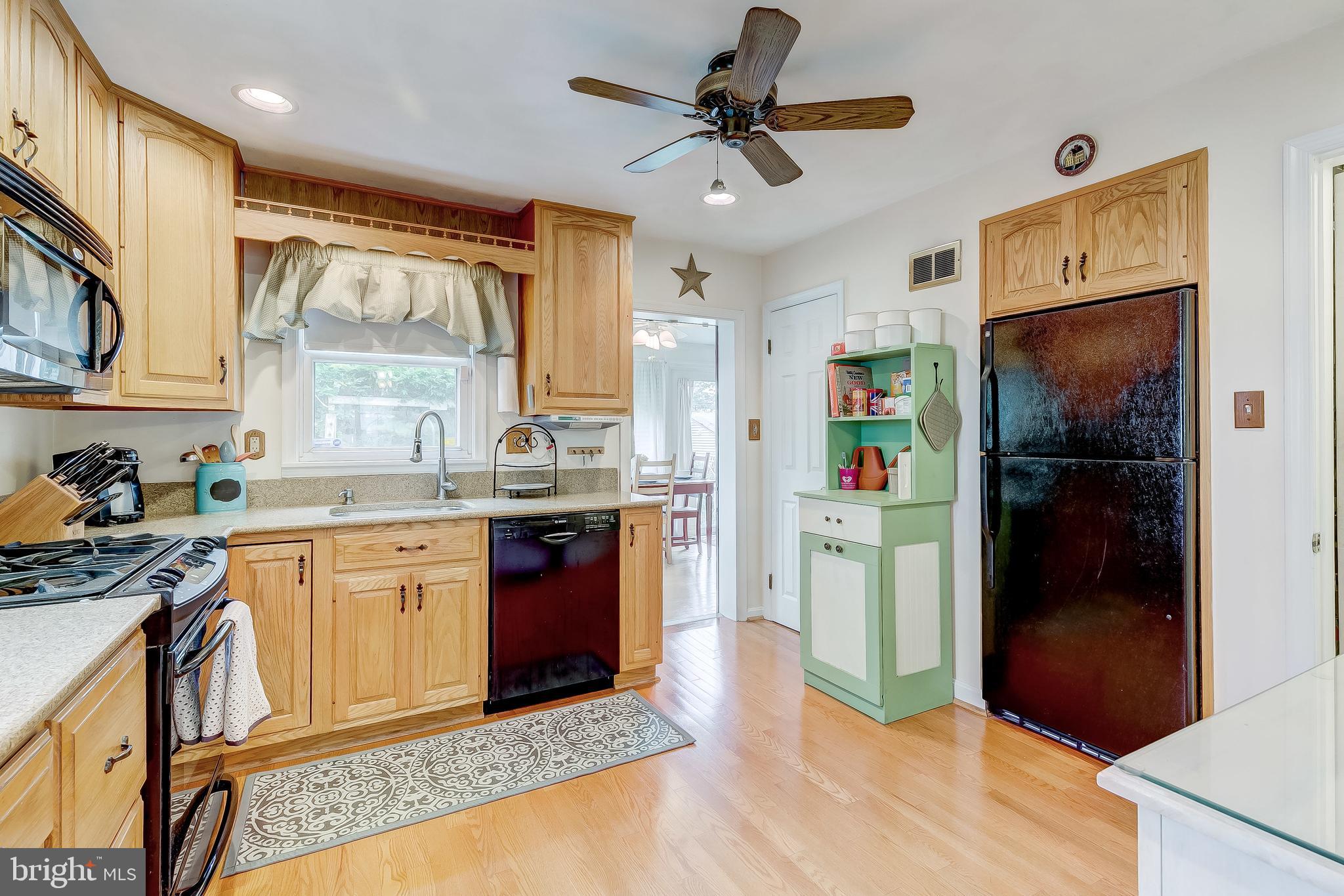 6503 Beverly Road Baltimore, MD 21239 - Photo 22 of 53 Updated Hwd Flooring- Kitchen