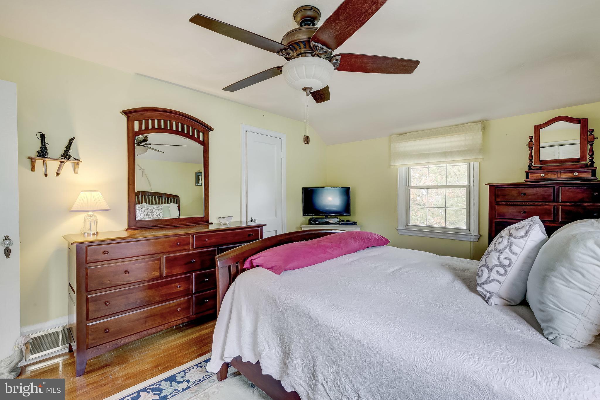 6503 Beverly Road Baltimore, MD 21239 - Photo 32 of 53 Owner's Suite has Custom Walk-In Closet