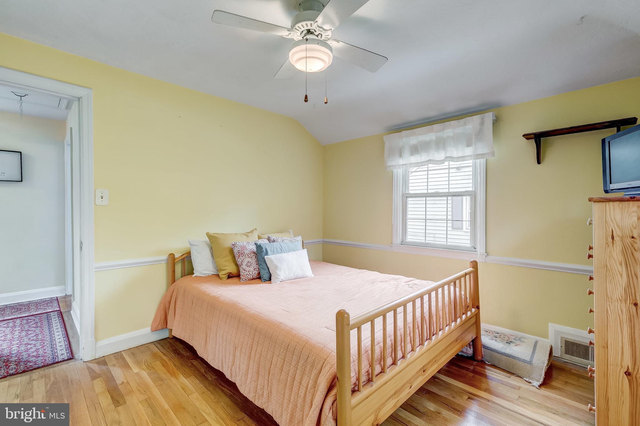 6503 Beverly Road Baltimore, MD 21239 - Photo 36 of 53 Second BD - Wood Flooring