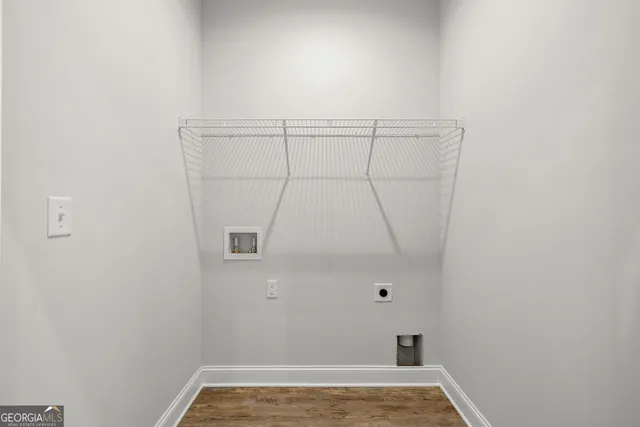 a view of utility room