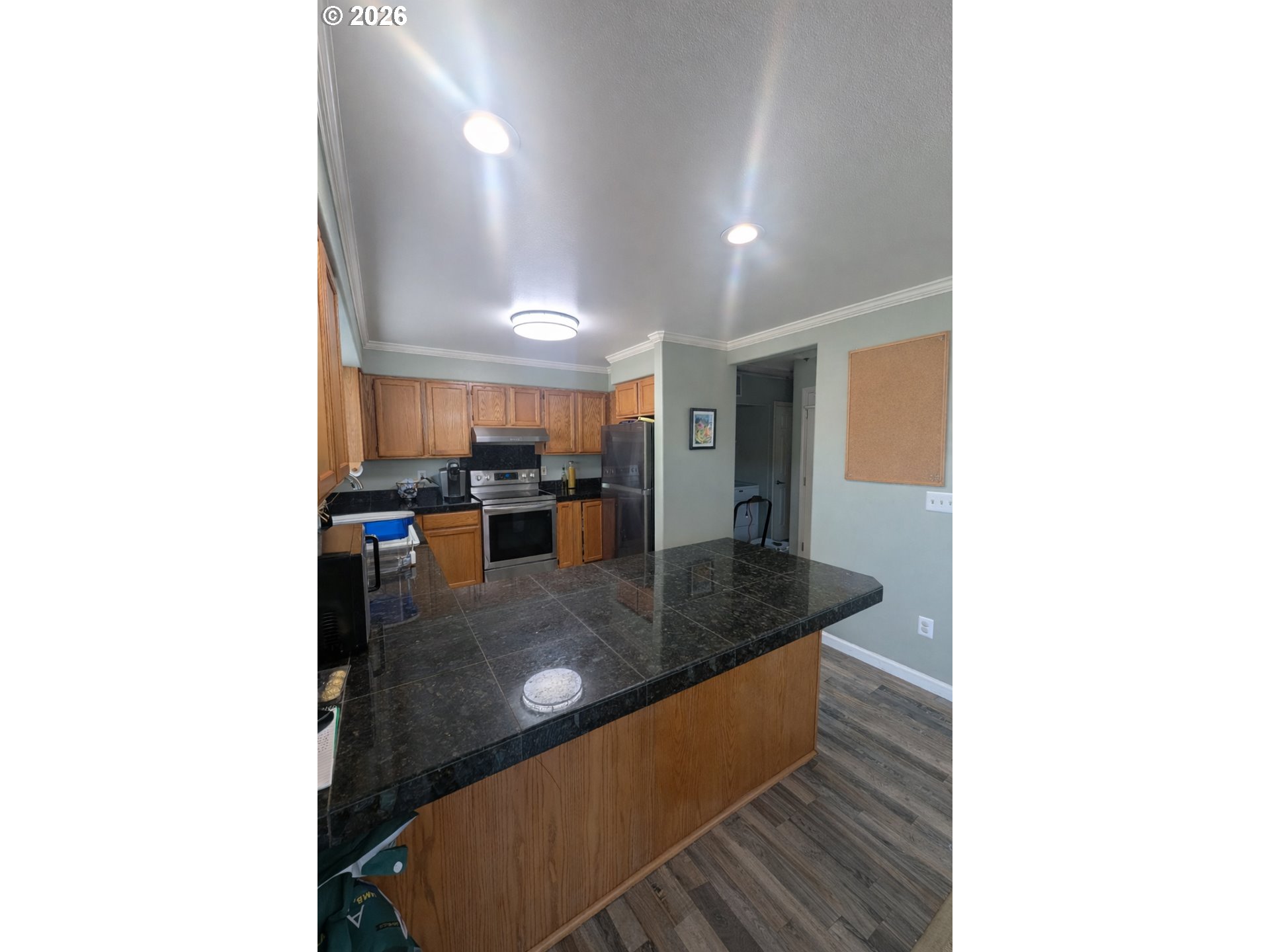 202 Northeast Rifle Range Street, Unit 6 Roseburg, OR 97470 - Photo 8 of 22 Kitchen