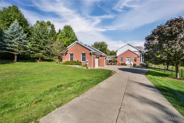 $729,000 | 6405 Hillcroft Drive, Boston, NY 14025