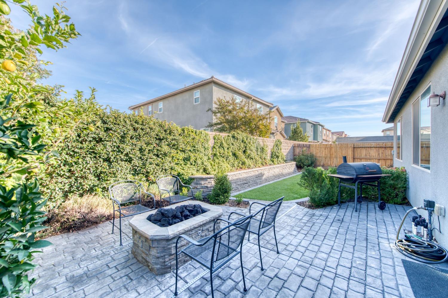 3539 Taylor Lane Clovis, CA 93619 - Photo 30 of 33 a view of a backyard with plants and outdoor seating