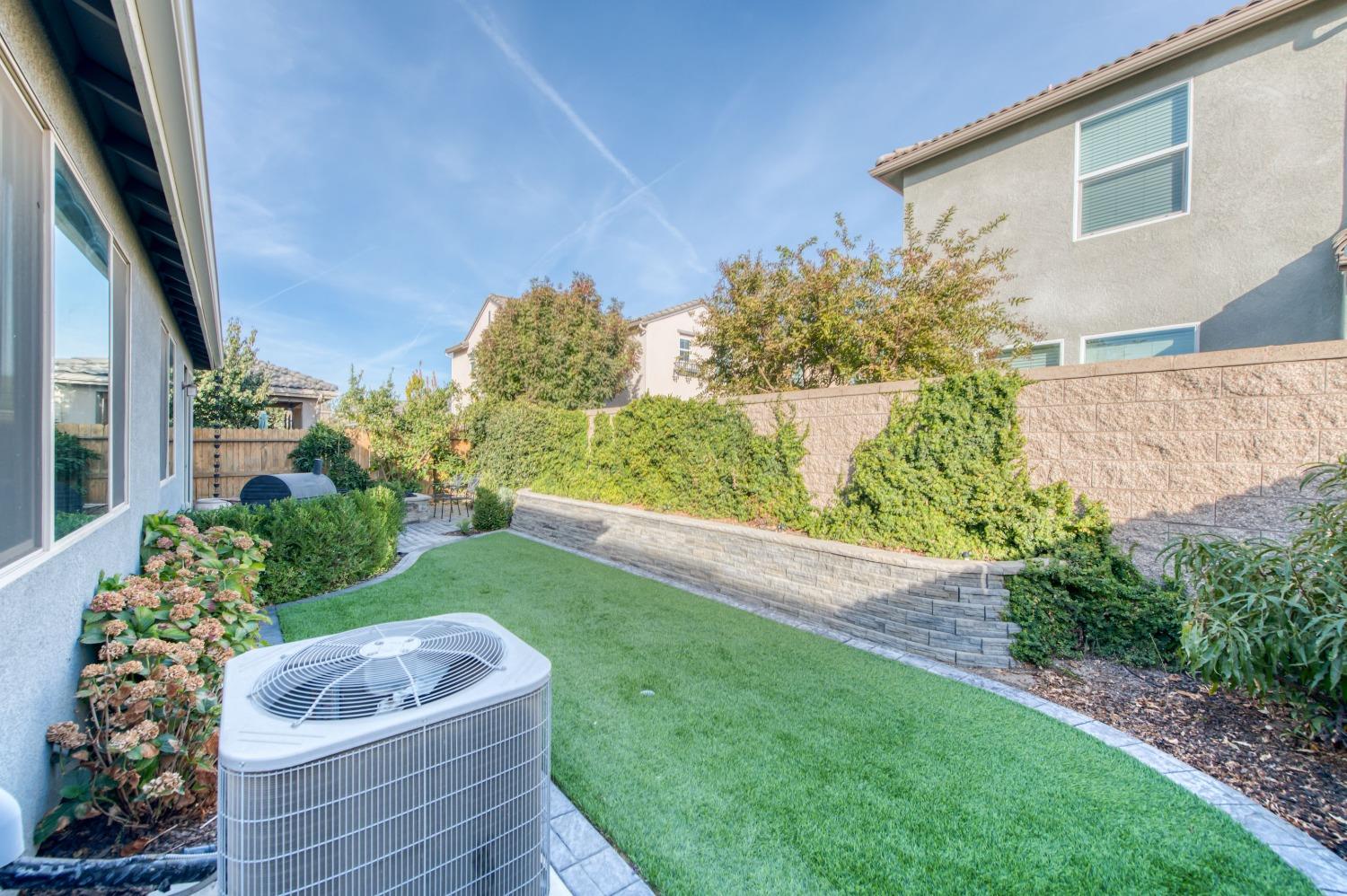 3539 Taylor Lane Clovis, CA 93619 - Photo 33 of 33 a house view with a garden space