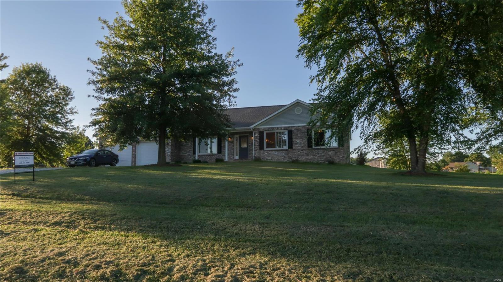 3823 McCoy Road Bethalto, IL 62010 - Photo 2 of 25