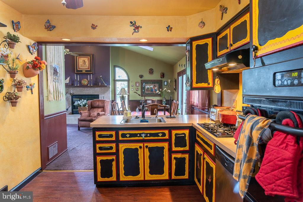 1025 Windsor Road Warminster, PA 18974 - Photo 8 of 41