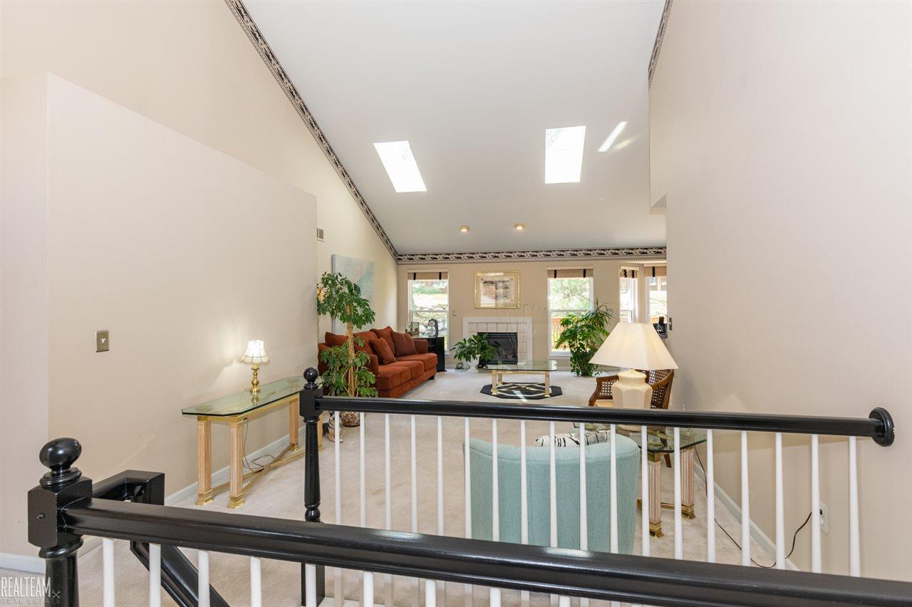 947 Churchill Circle Rochester, MI 48307 - Photo 5 of 35 50009940-4.JPG