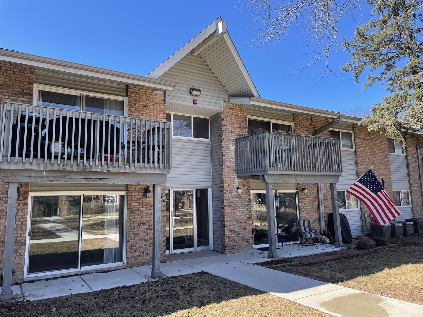 16 Mockingbird Lane, Unit 105 Willowbrook, IL 60527 - Photo 1 of 15