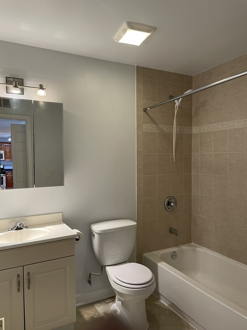 16 Mockingbird Lane, Unit 105 Willowbrook, IL 60527 - Photo 7 of 15