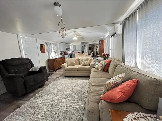 $290,000 | 16021 Southeast 170th Avenue, Weirsdale, FL 32195