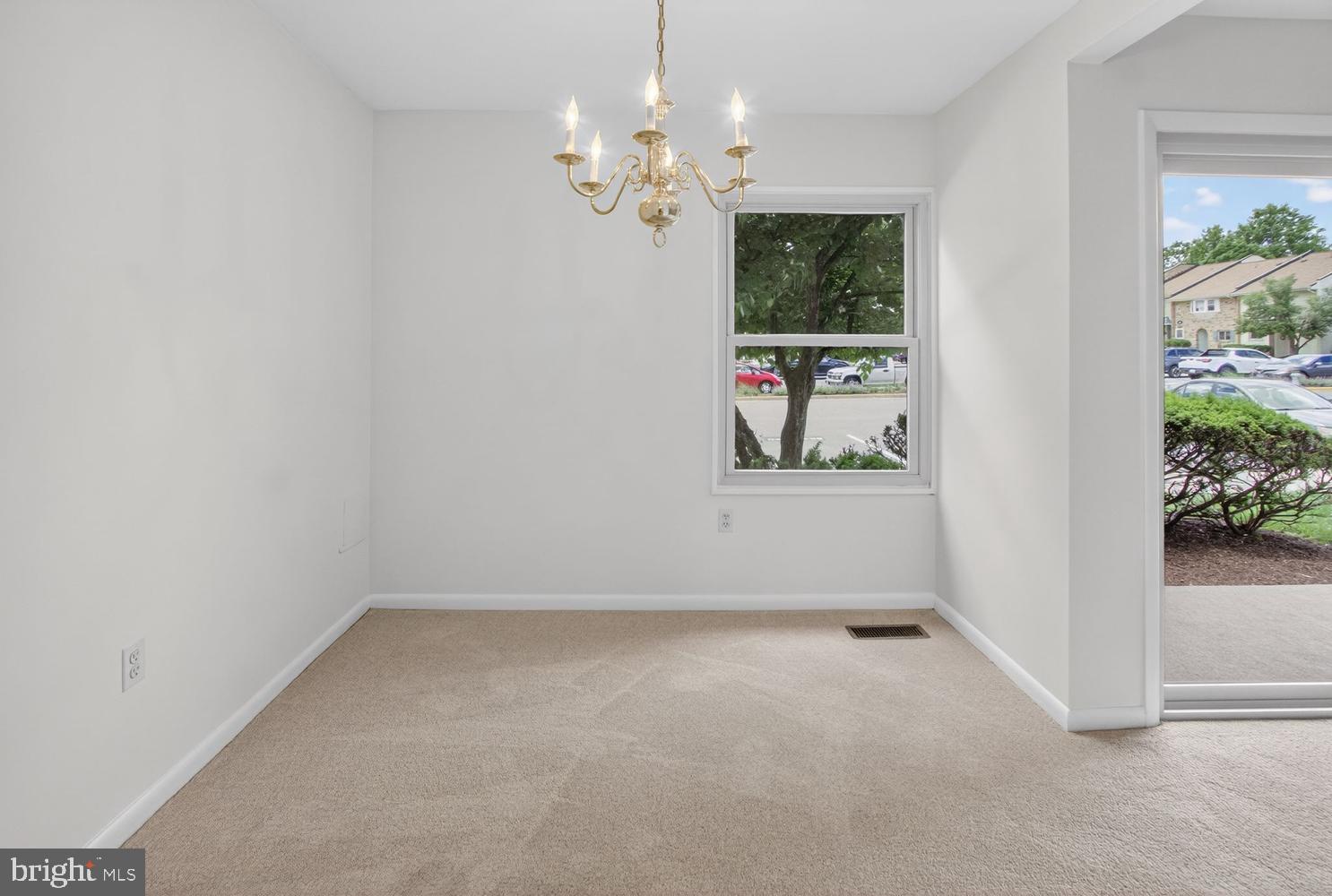 3406 Chiswick Court, Unit 472A Silver Spring, MD 20906 - Photo 10 of 31 Dining room