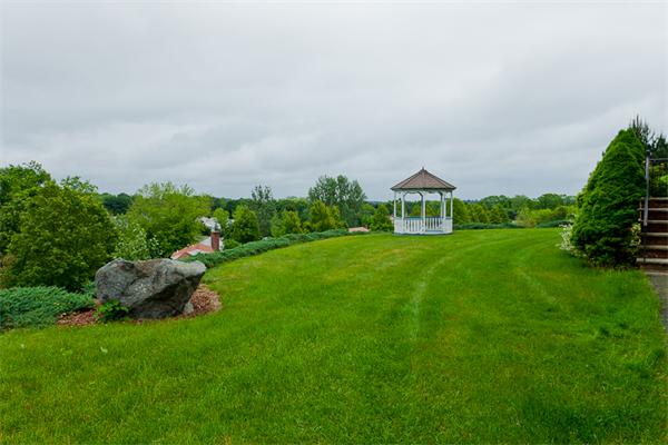 14 Longbow Road Danvers, MA 01923 - Photo 2 of 25 Gallery Image 2