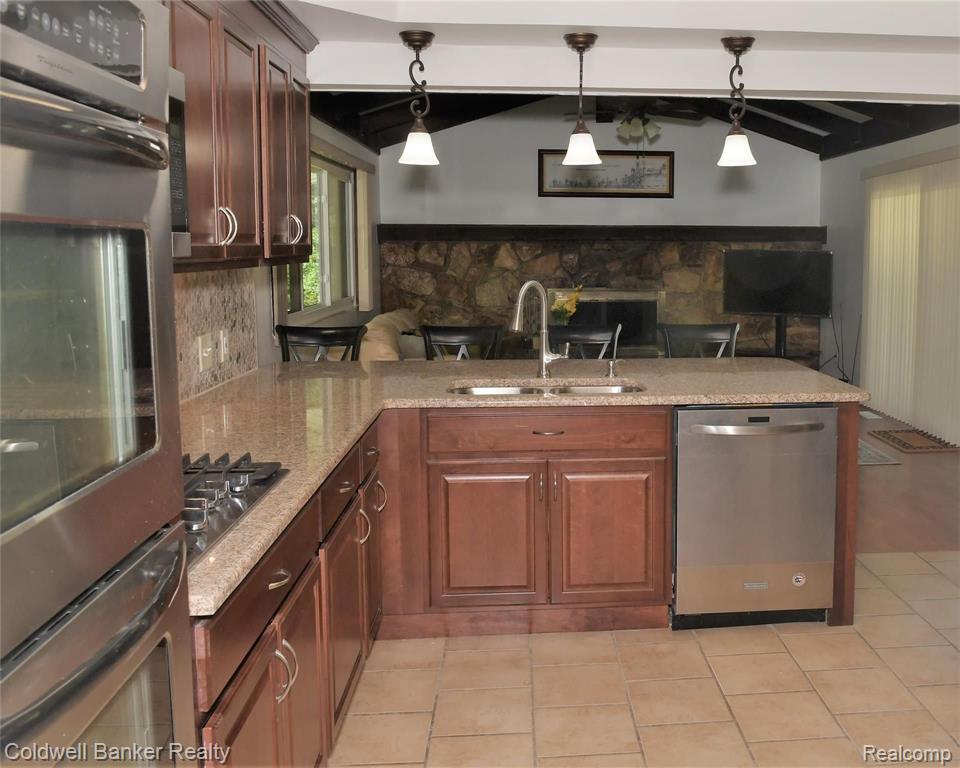 6040 Darramoor Road Bloomfield Hills, MI 48301 - Photo 21 of 47