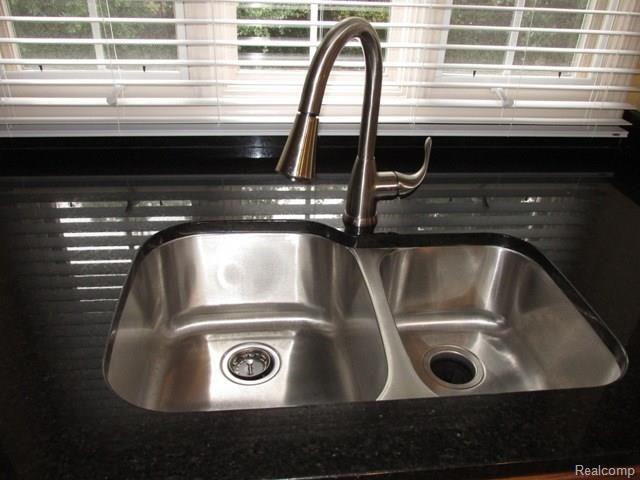 46451 Inverness Road Canton, MI 48188 - Photo 8 of 75