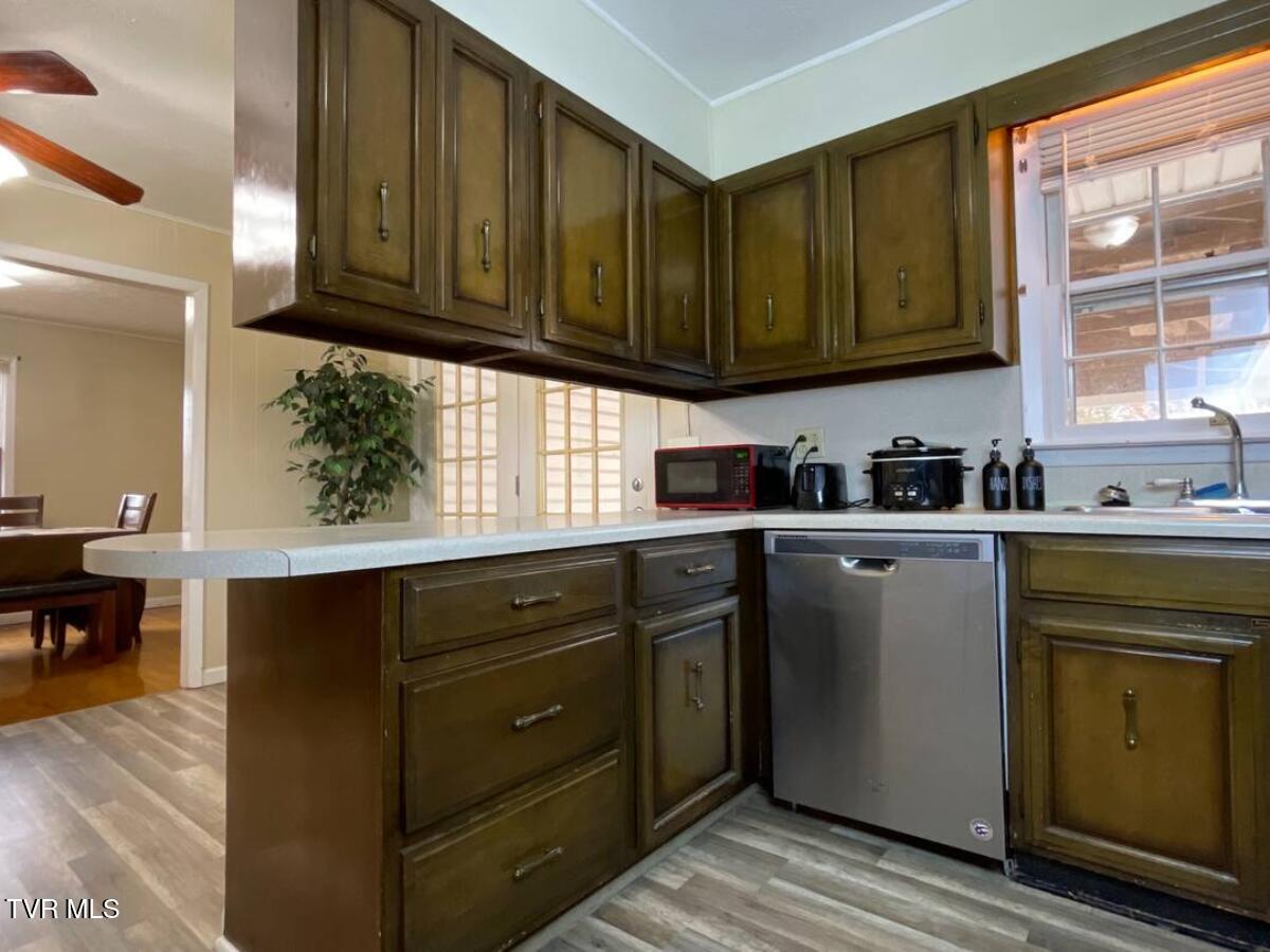 531 Bancroft Chapel Road Kingsport, TN 37660 - Photo 8 of 25 8