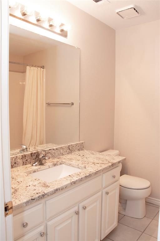 10702 Huntington Road Frisco, TX 75035 - Photo 17 of 23 a bathroom with a granite countertop sink a toilet and a bathtub