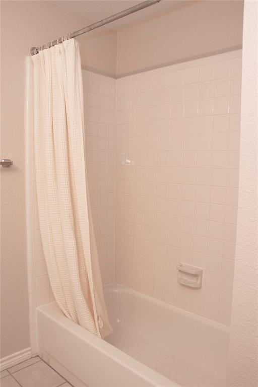 10702 Huntington Road Frisco, TX 75035 - Photo 18 of 23 a close up of a bathtub